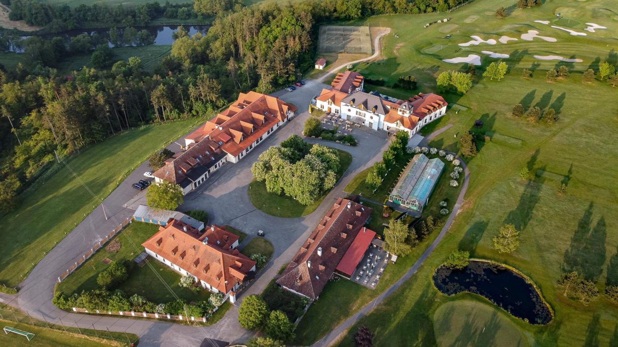 Darovansky Dvur - Wellness & Golf Hotel Břasy Kültér fotó