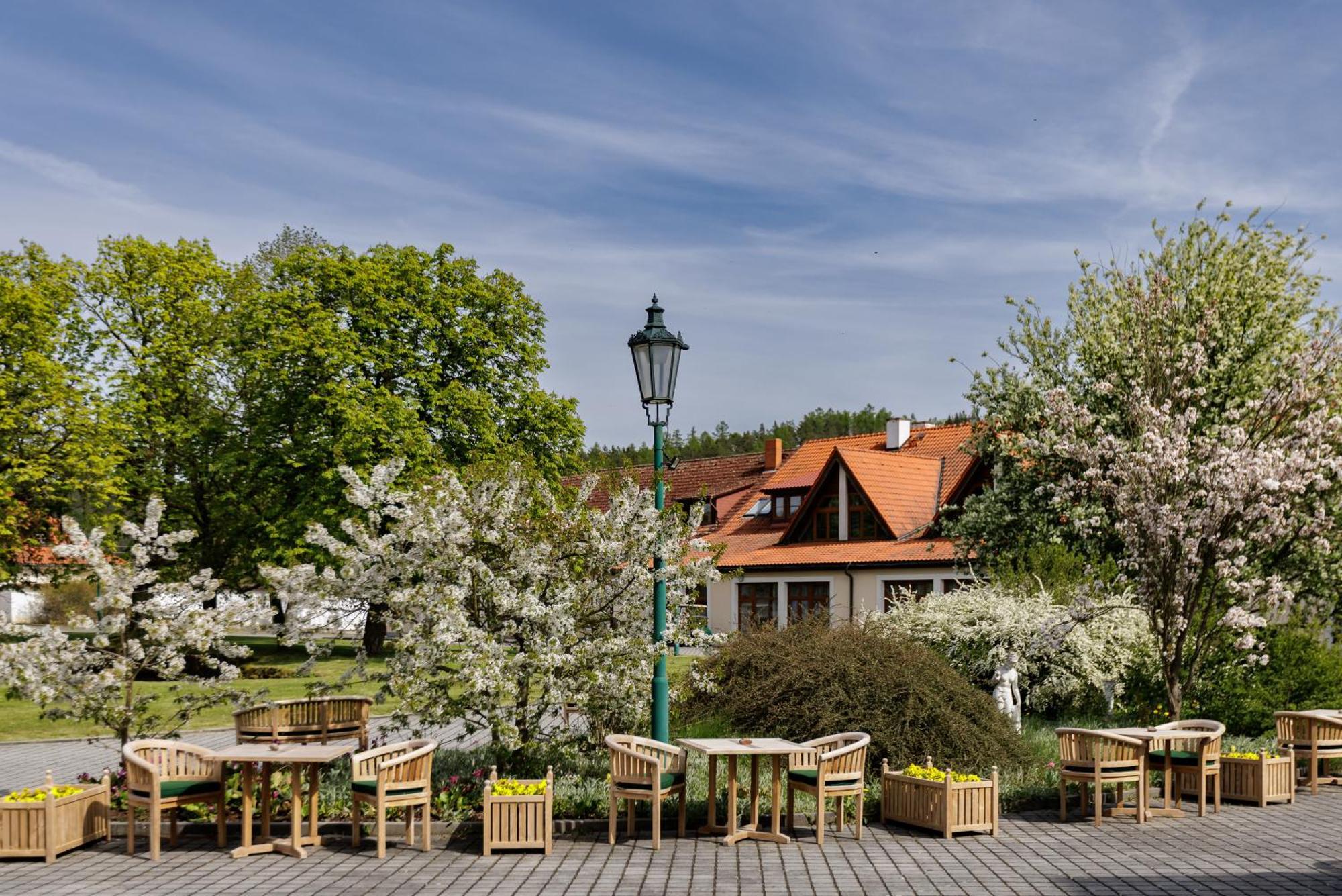 Darovansky Dvur - Wellness & Golf Hotel Břasy Kültér fotó